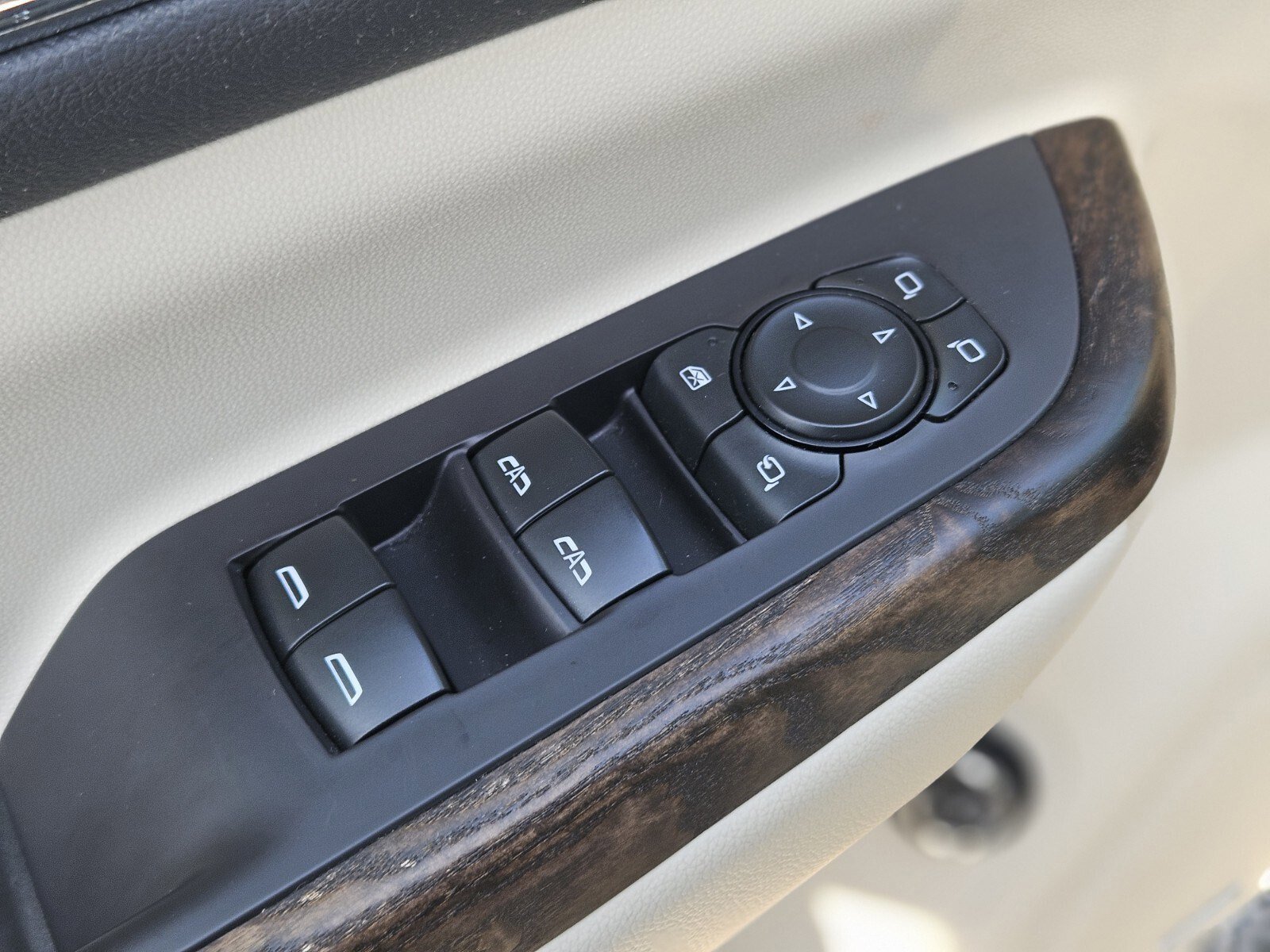 Used 2022 GMC Acadia Denali w/ Denali Technology Package image 18