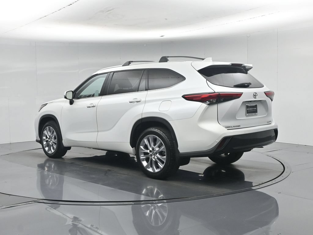 Used 2022 Toyota Highlander Limited FWD image 7