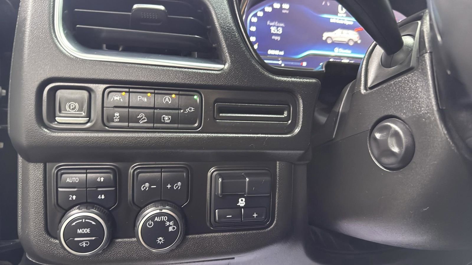 Used 2022 Chevrolet Tahoe Z71 w/ Z71 Off-Road Package image 18