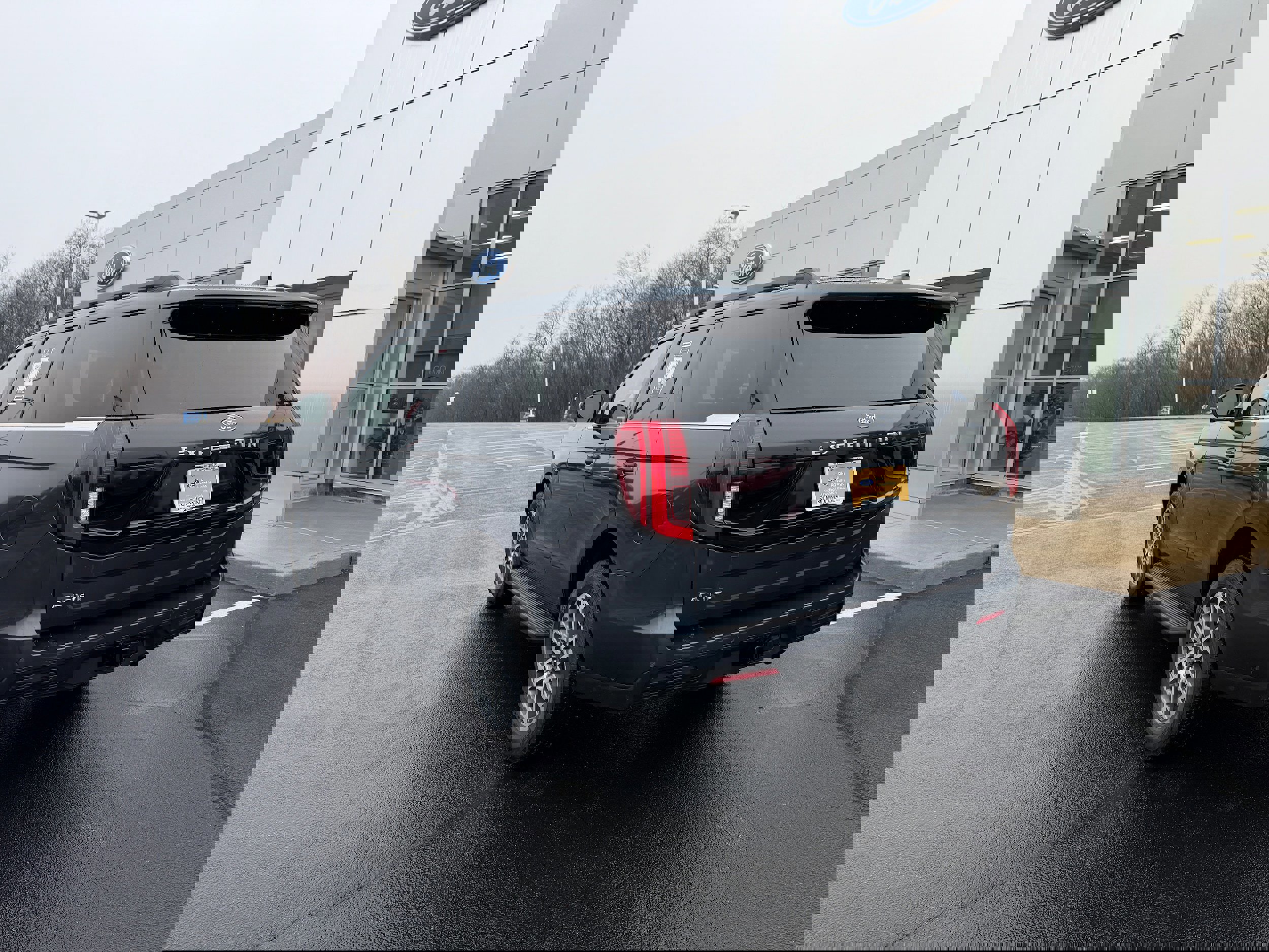 Certified 2025 Ford Expedition Active image 5