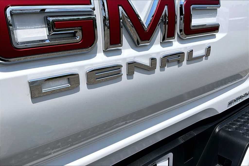 Used 2024 GMC Canyon Denali AWD/4WD image 8