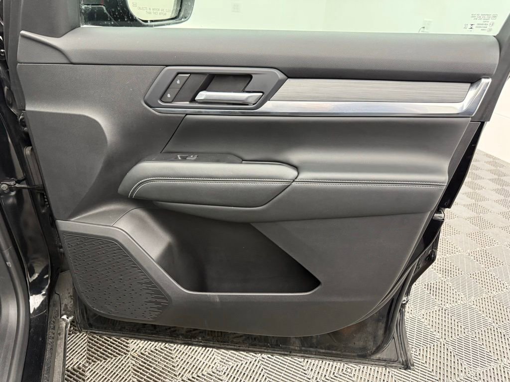 Used 2025 GMC Terrain Elevation image 23