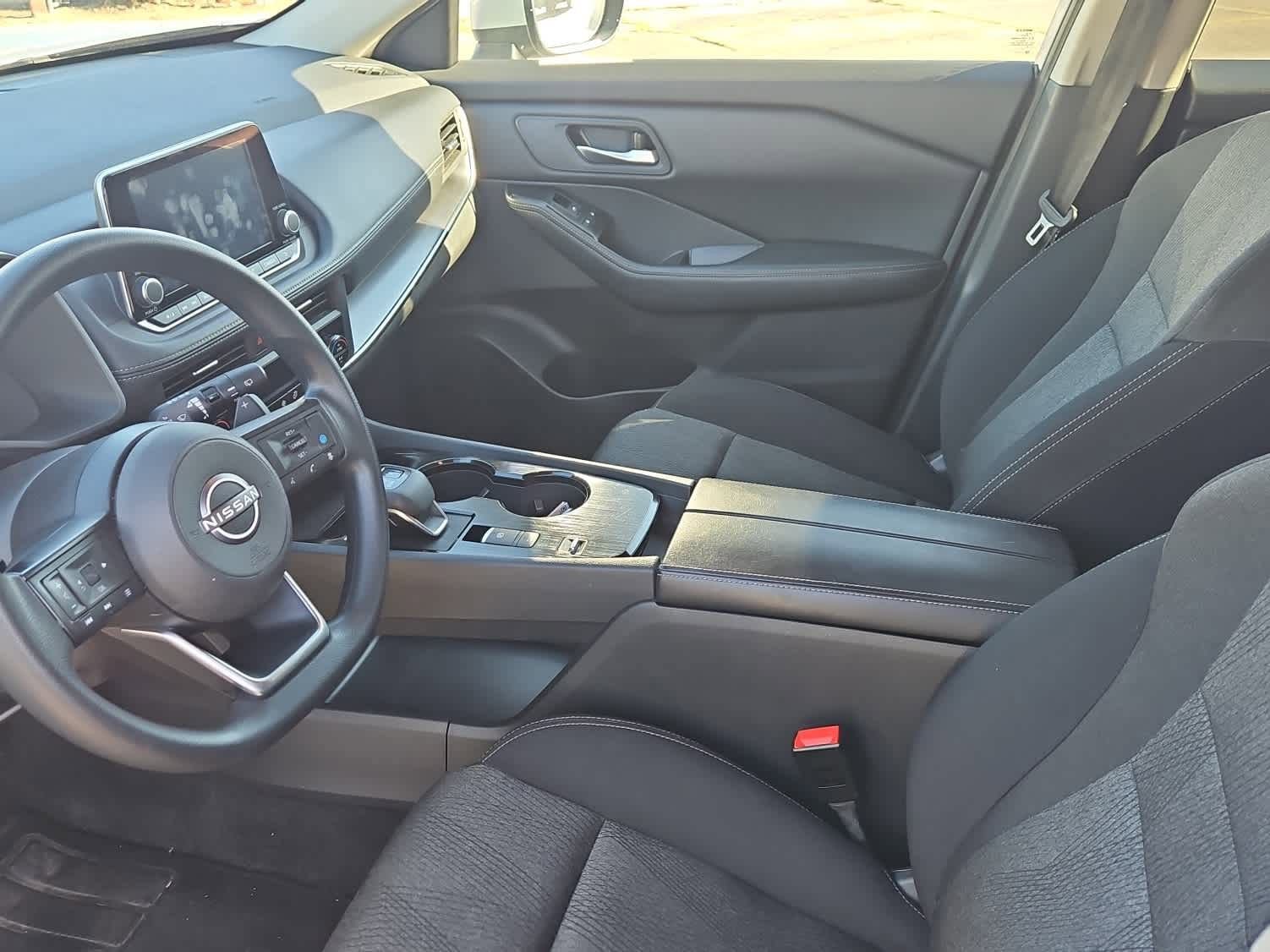 Used 2024 Nissan Rogue SV image 14