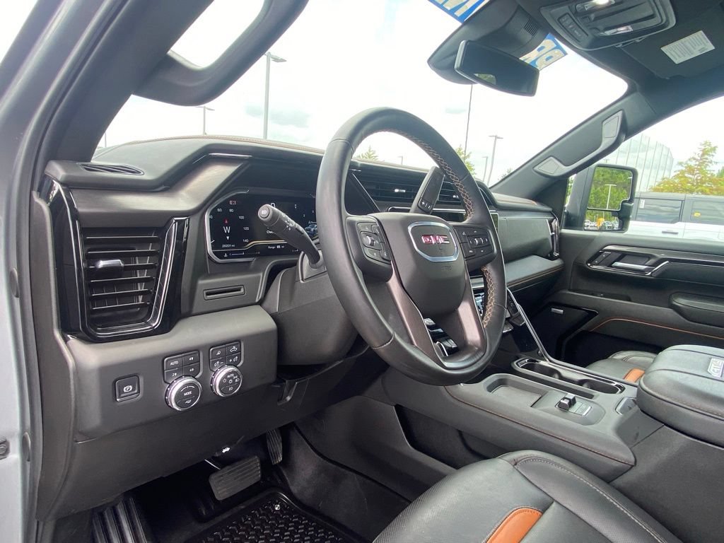 Used 2025 GMC Sierra 2500 AT4 AWD/4WD image 9