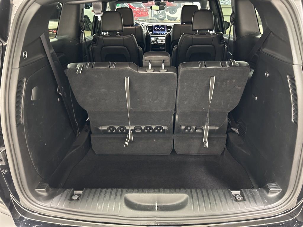 Used 2025 Chrysler Pacifica Select image 31