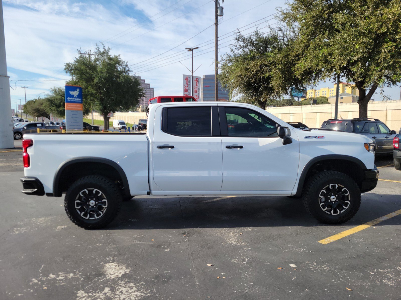 Used 2025 Chevrolet Silverado 1500 ZR2 image 2