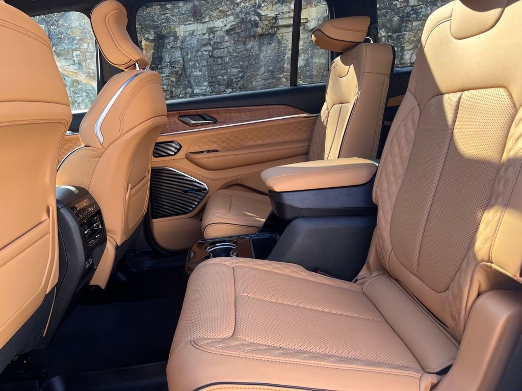 Used 2025 Jeep Grand Cherokee L Summit image 13