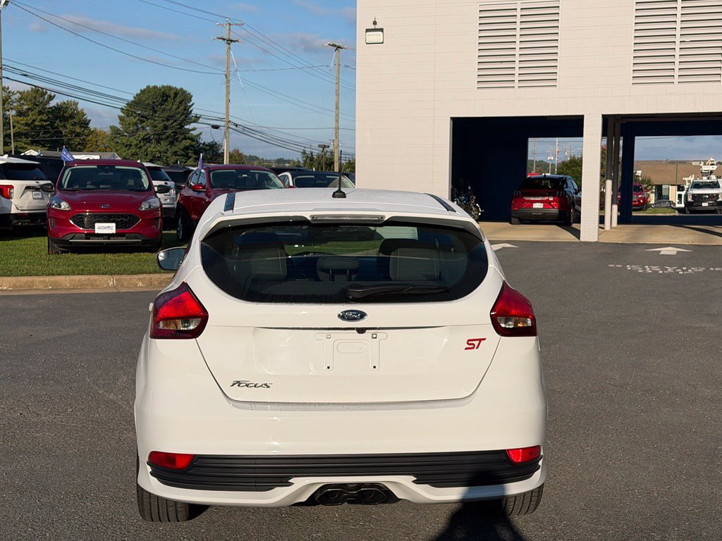 Certified 2018 Ford Focus ST FWD image 4