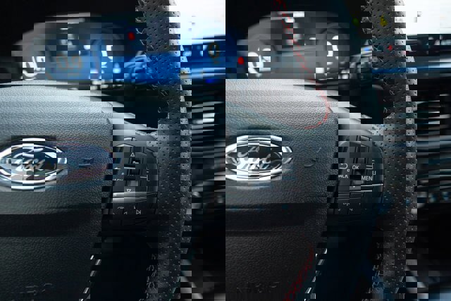 Certified 2025 Ford Escape ST-Line Elite w/ Premium Technology Package image 17