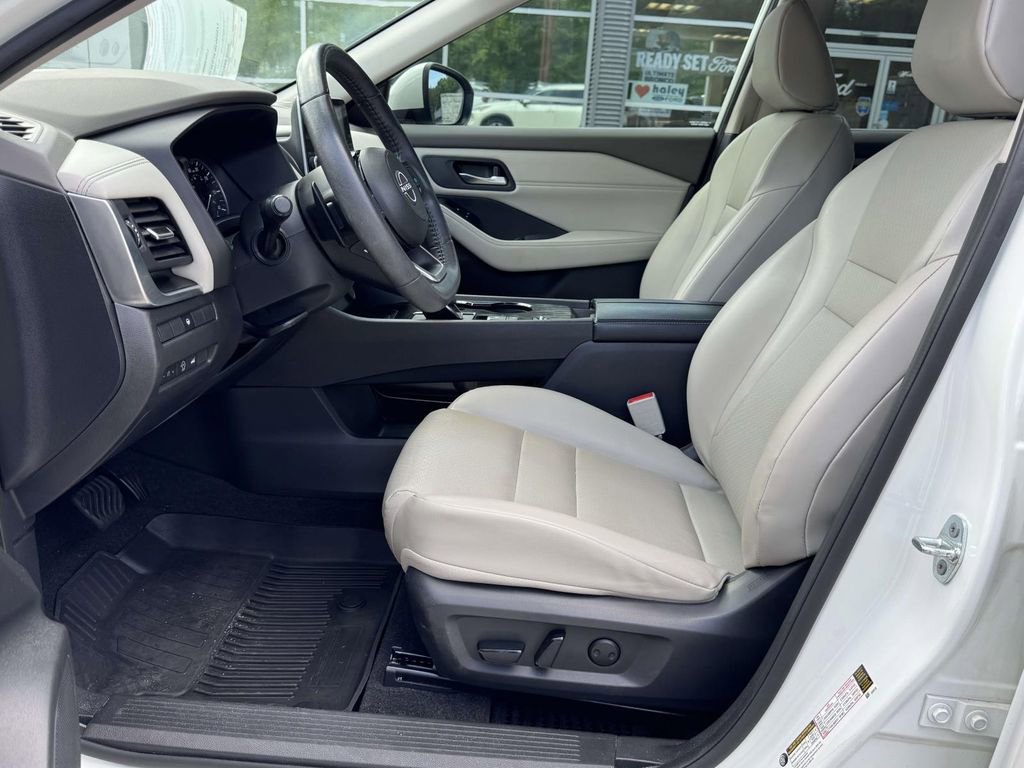 Used 2023 Nissan Rogue SV w/ SV Premium B Package FWD image 19