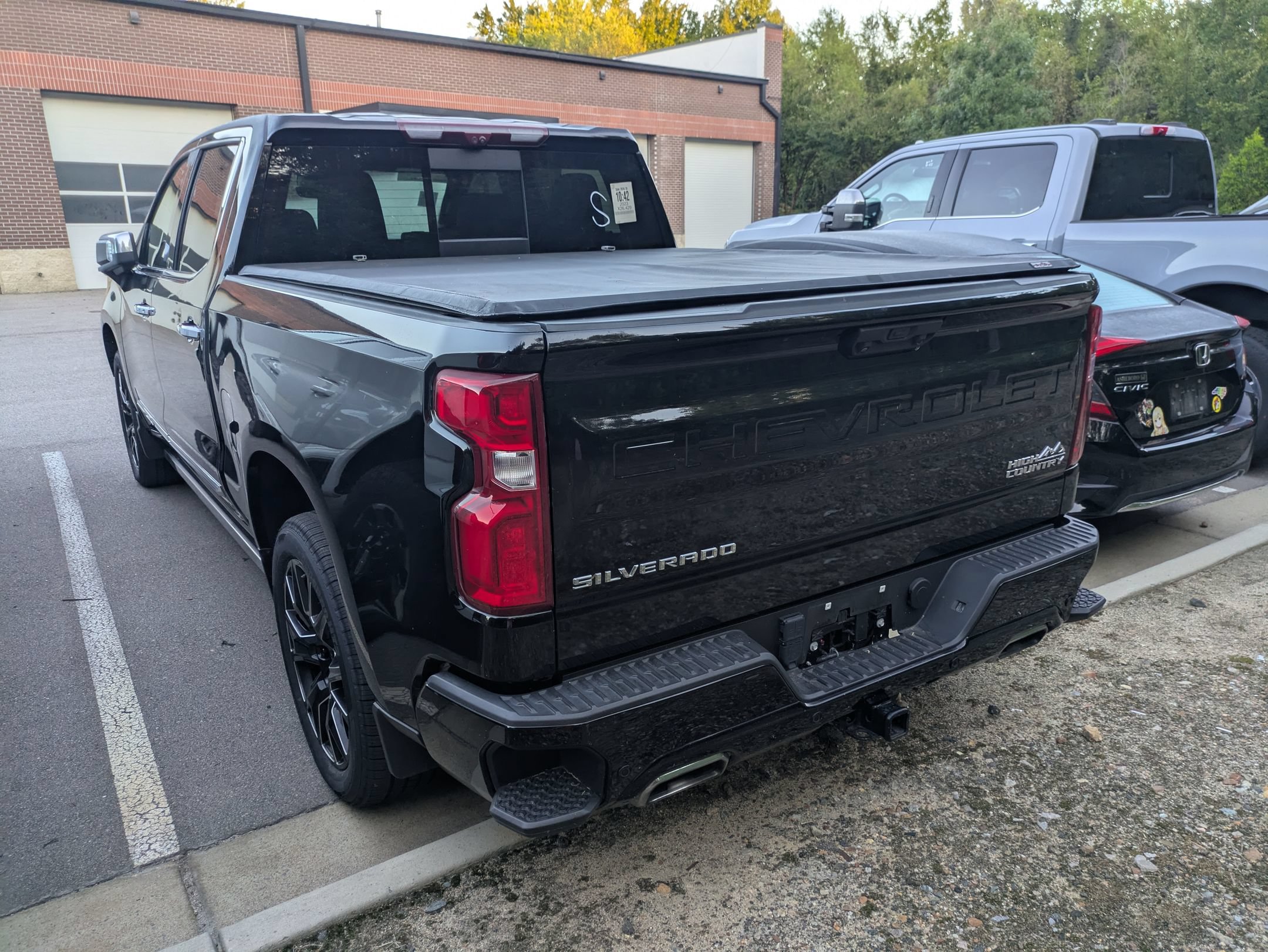 Used 2023 Chevrolet Silverado 1500 High Country w/ High Country Premium Package AWD/4WD image 4