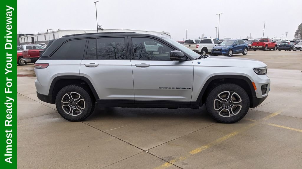 Used 2022 Jeep Grand Cherokee Trailhawk w/ Rear Seat Video Group 1 image 2