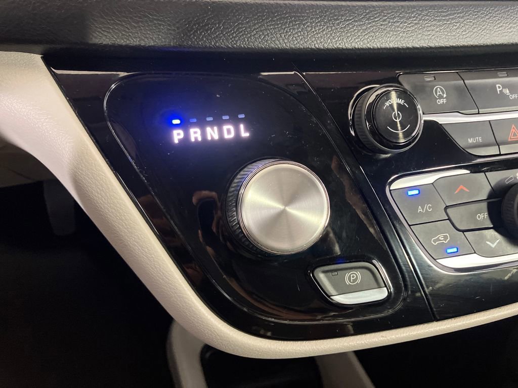 Used 2019 Chrysler Pacifica Touring Plus w/ Tire & Wheel Group image 27