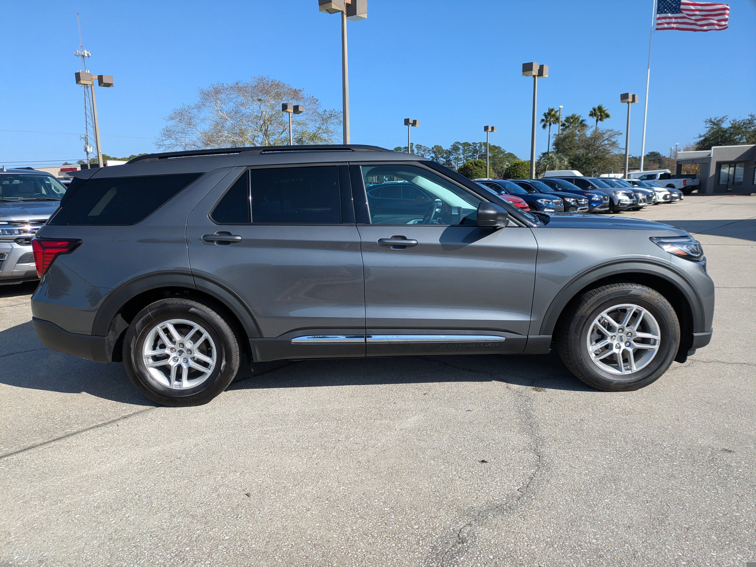 Certified 2025 Ford Explorer Active w/ Active Comfort Package image 6