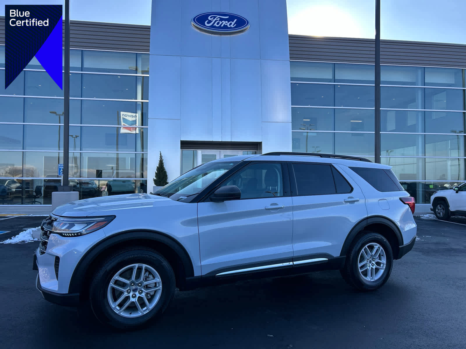 Certified 2025 Ford Explorer Active image 1