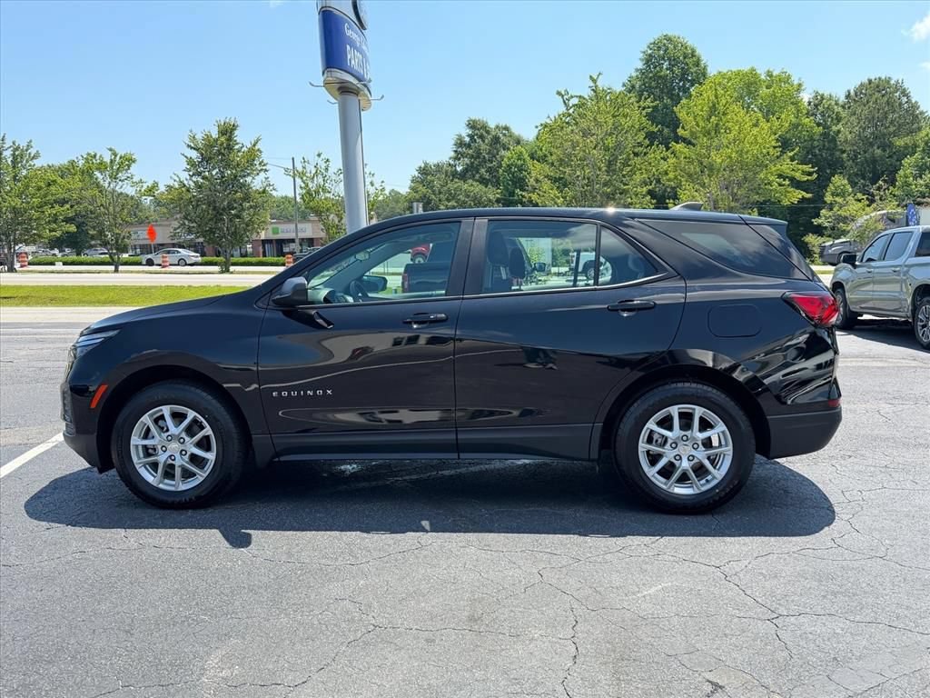 Used 2023 Chevrolet Equinox LS AWD/4WD image 7