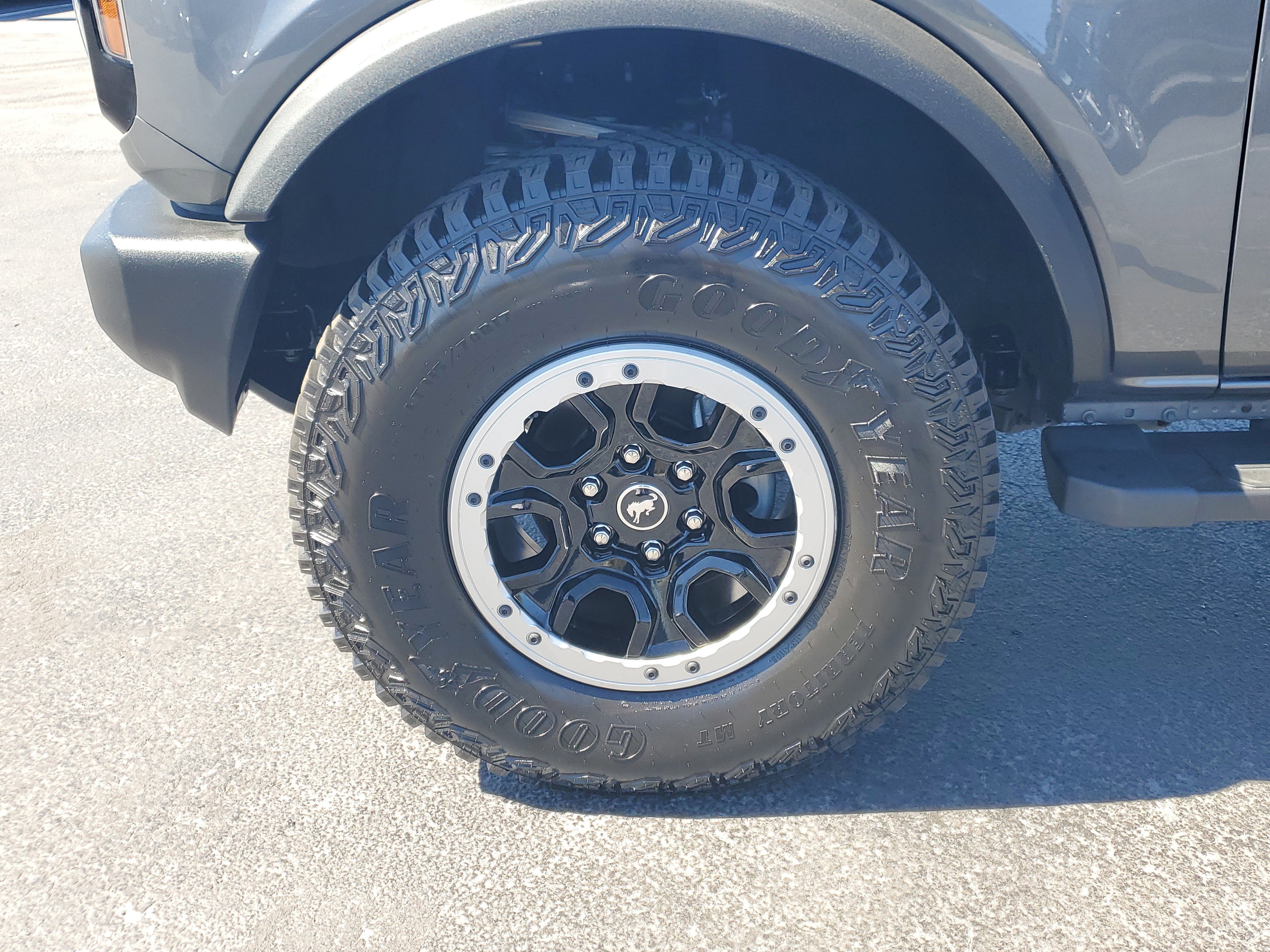 Certified 2024 Ford Bronco Outer Banks w/ Sasquatch Package image 8