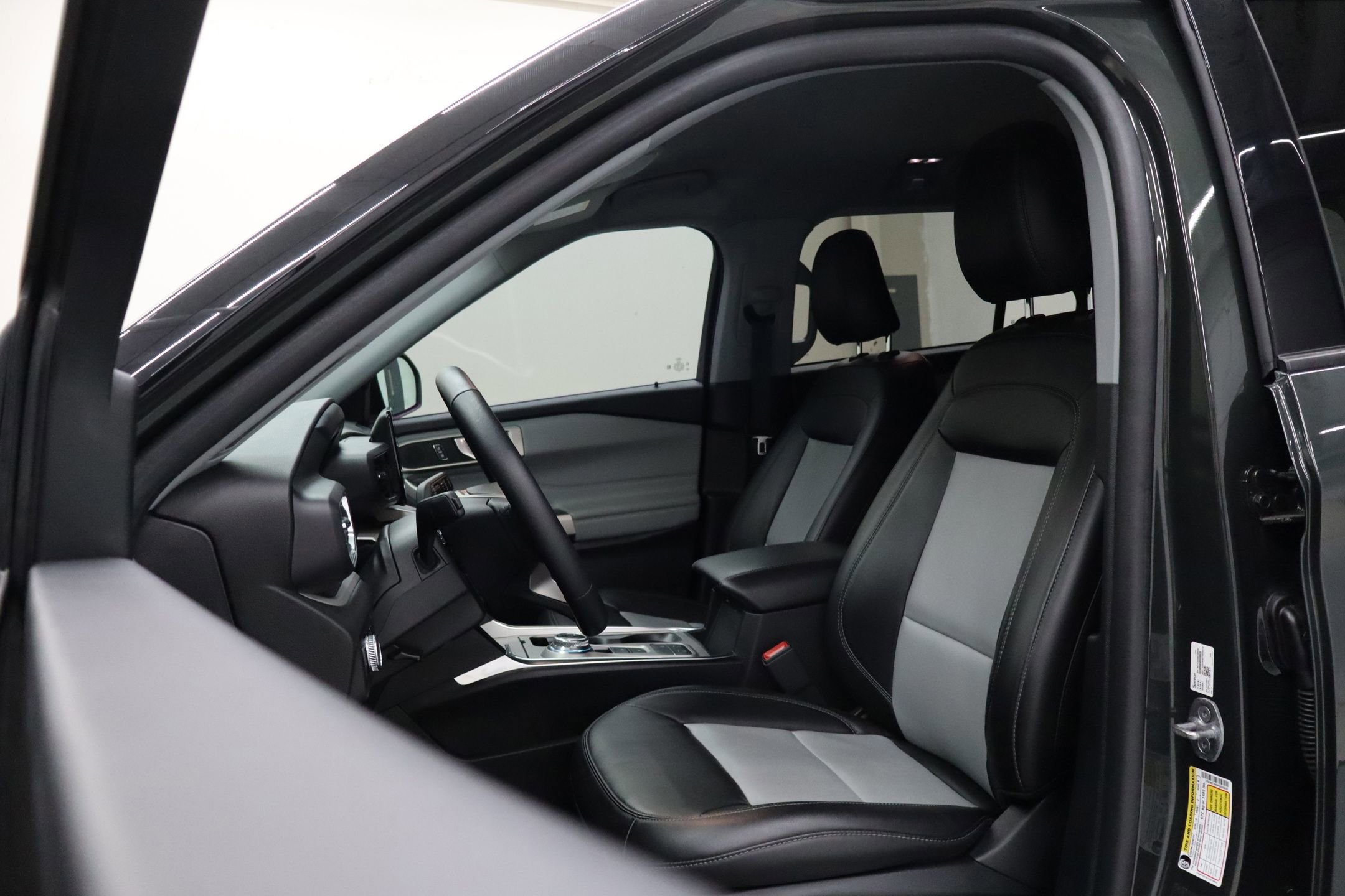 Certified 2023 Ford Explorer XLT w/ Equipment Group 202A RWD image 19