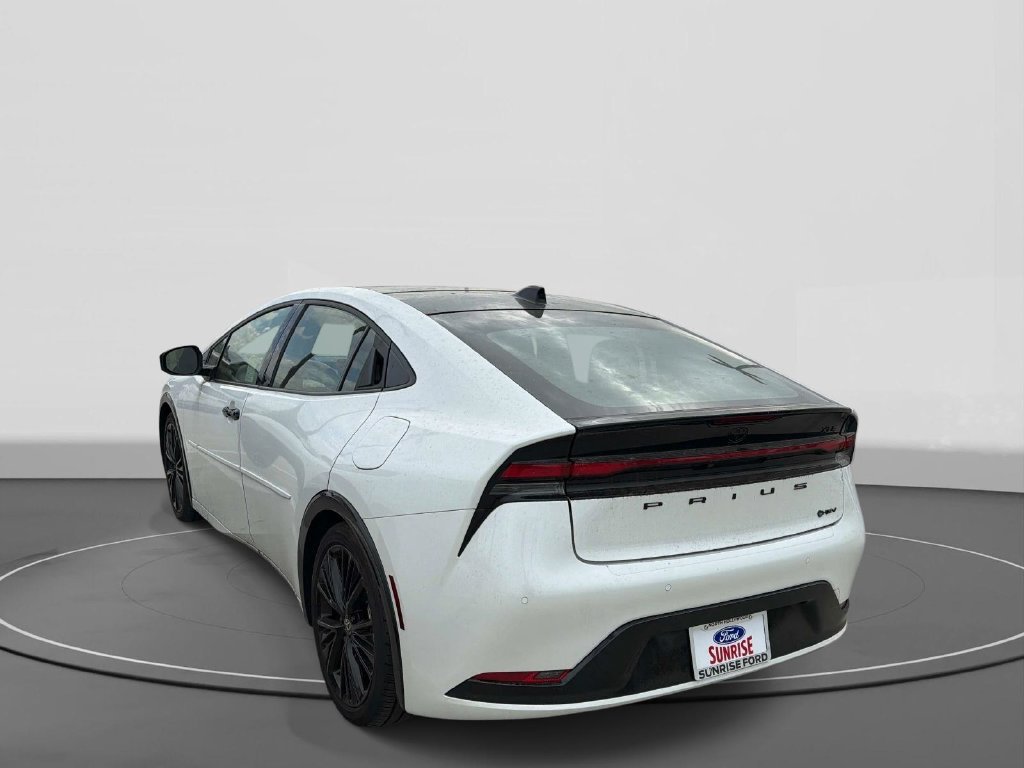 Used 2025 Toyota Prius FWD image 6