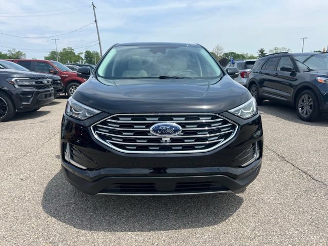 Certified 2023 Ford Edge Titanium w/ Equipment Group 301A AWD/4WD image 2