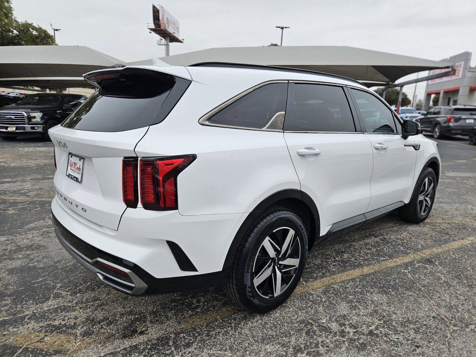 Used 2022 Kia Sorento S image 4