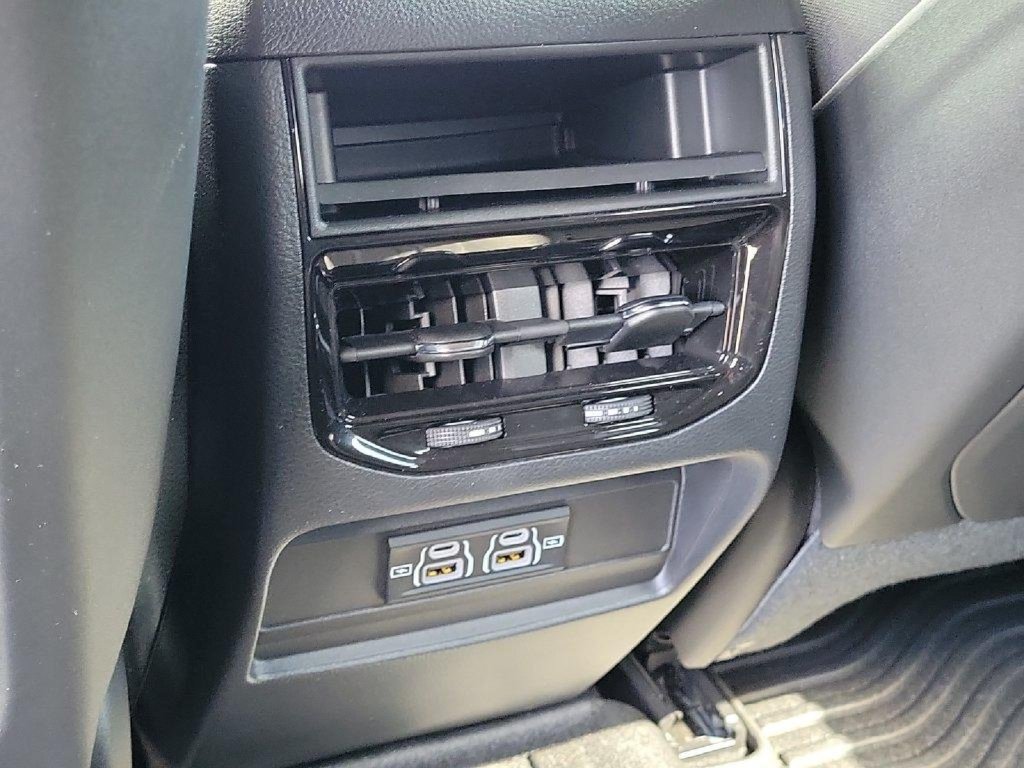 Used 2025 Jeep Grand Cherokee Laredo RWD image 17