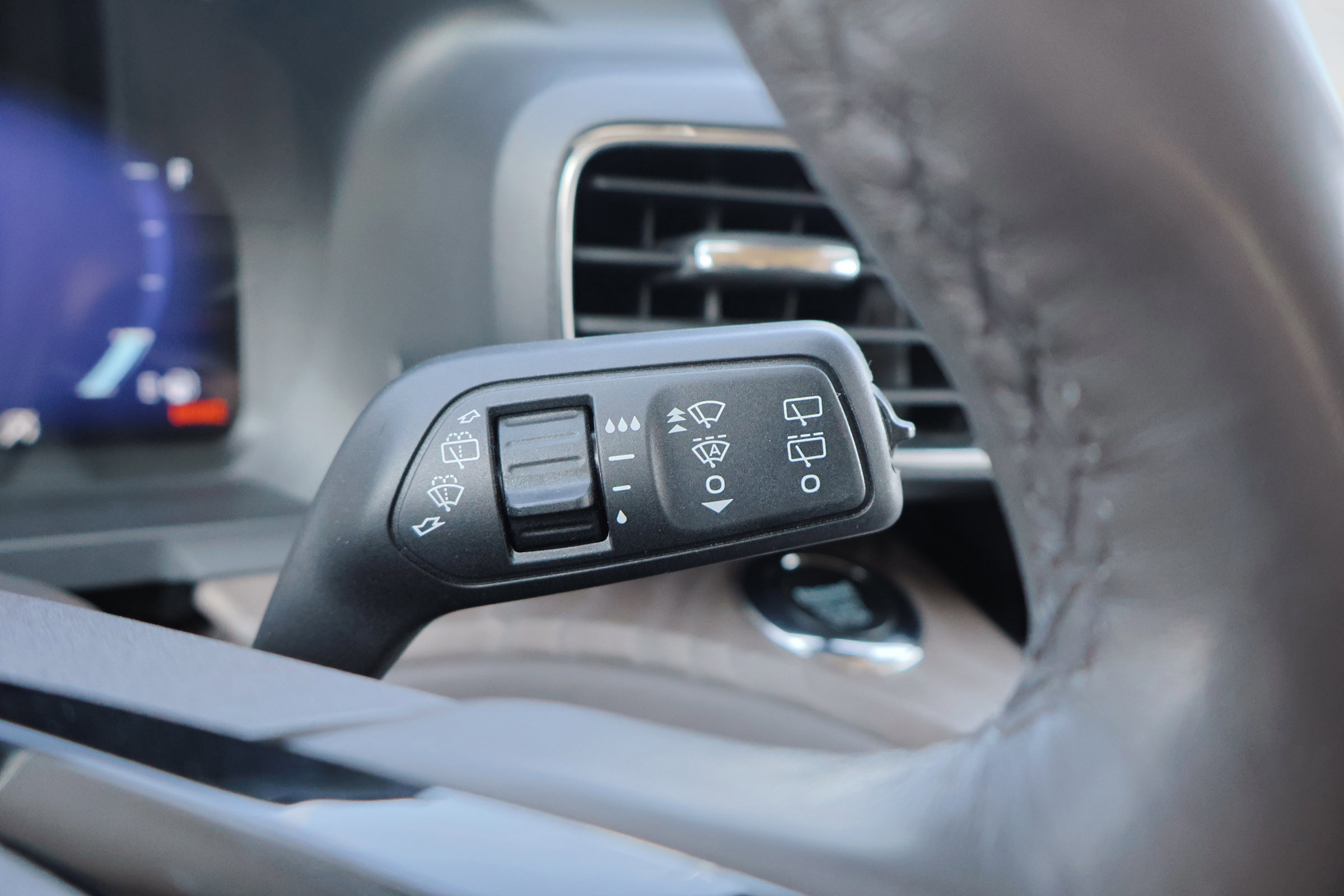 Certified 2022 Ford Explorer Platinum w/ Equipment Group 601A image 21