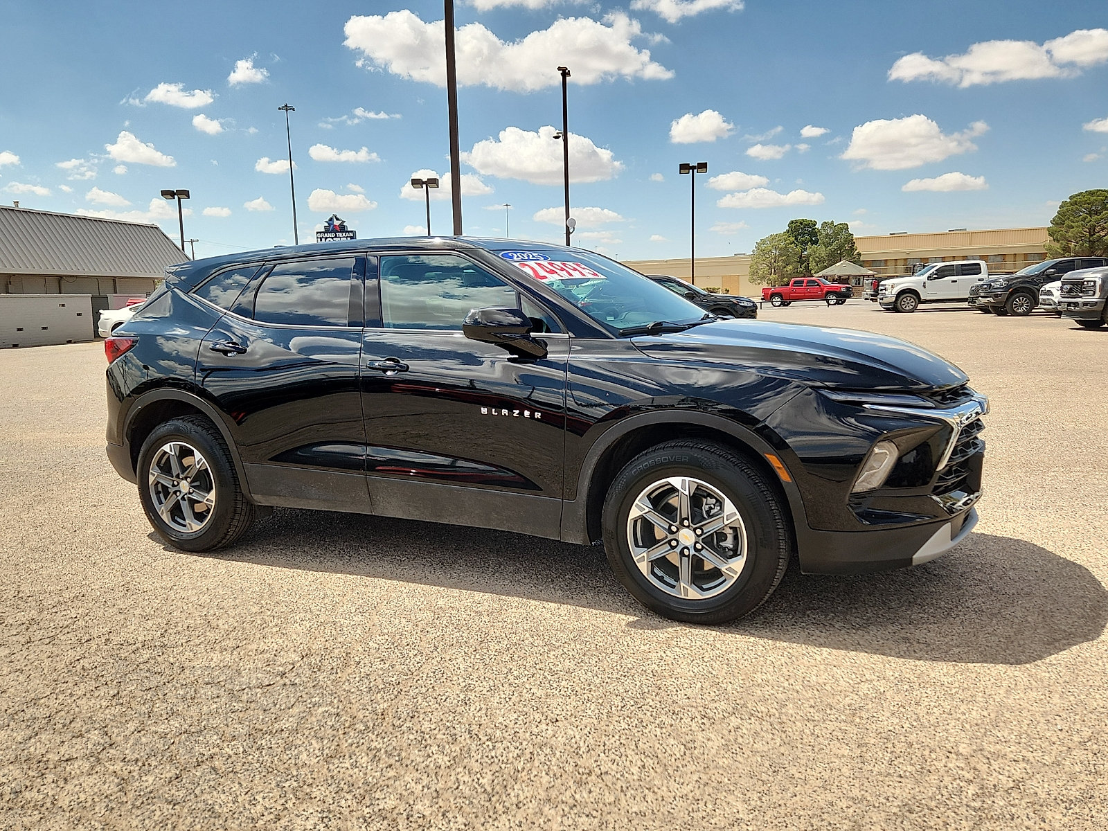 Used 2025 Chevrolet Blazer LT FWD image 8