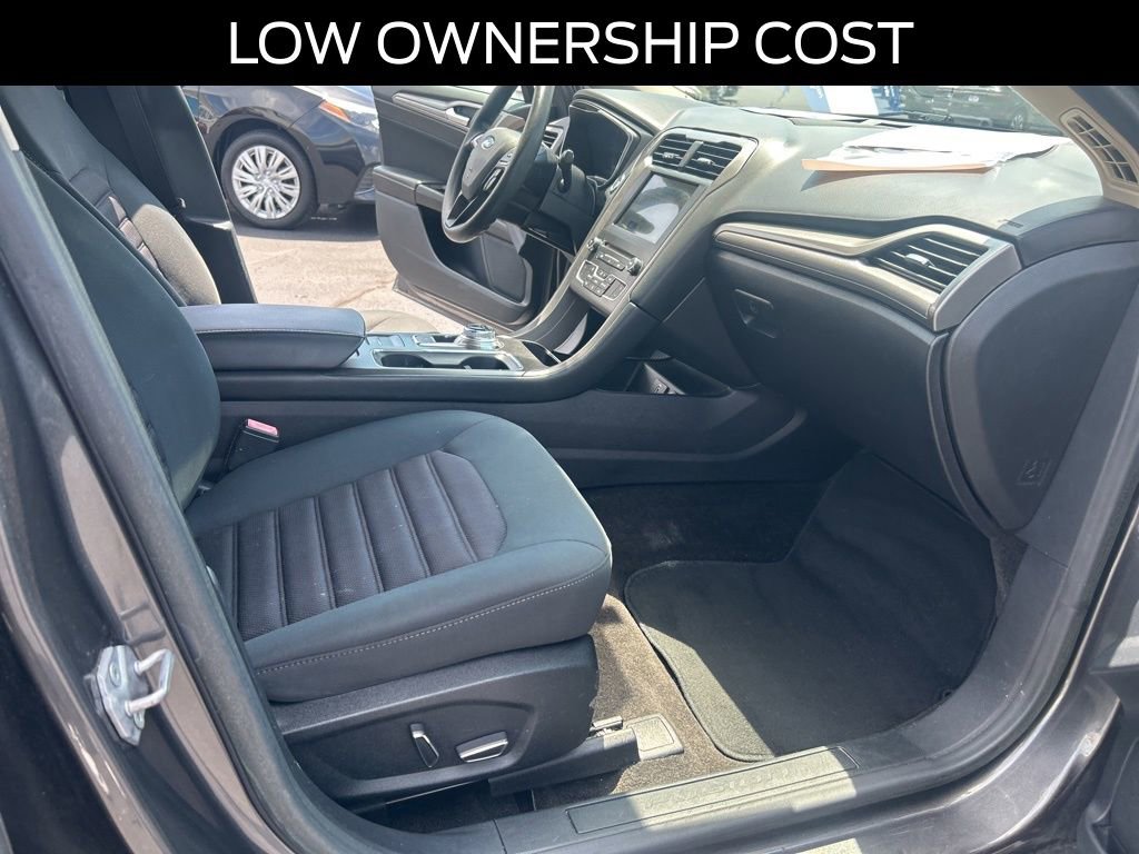 Certified 2017 Ford Fusion SE w/ Fusion SE Technology Package FWD image 18