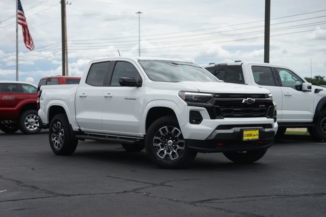 Used 2023 Chevrolet Colorado Z71 w/ Z71 Convenience Package 2 AWD/4WD image 2