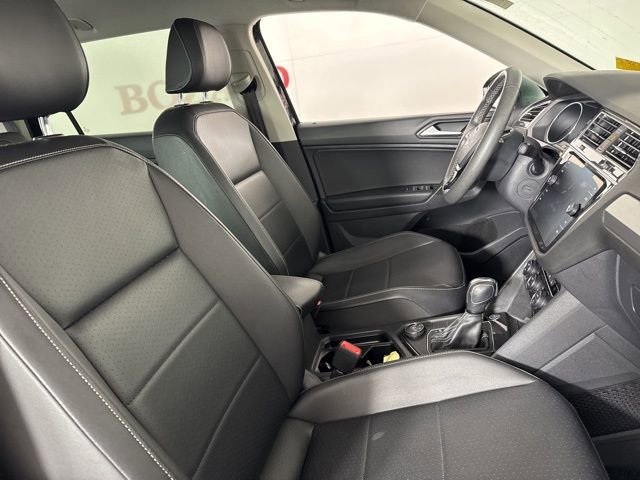 Used 2021 Volkswagen Tiguan SE image 16