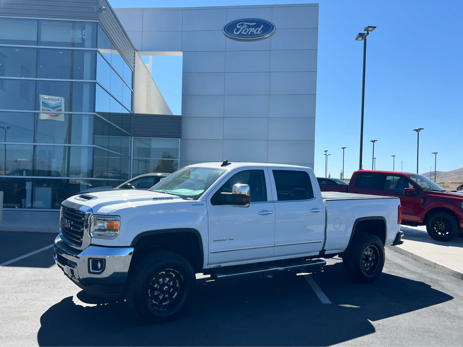 Used 2018 GMC Sierra 2500 SLT w/ Duramax Plus Package AWD/4WD image 1