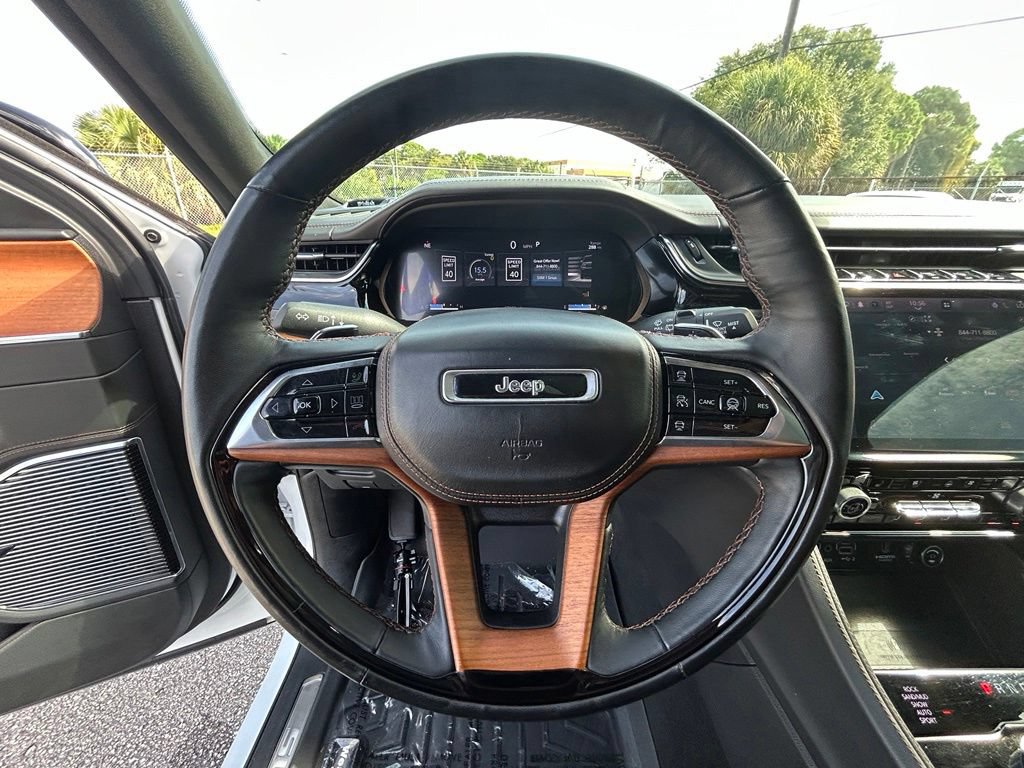 Used 2023 Jeep Grand Cherokee L Summit AWD/4WD image 17