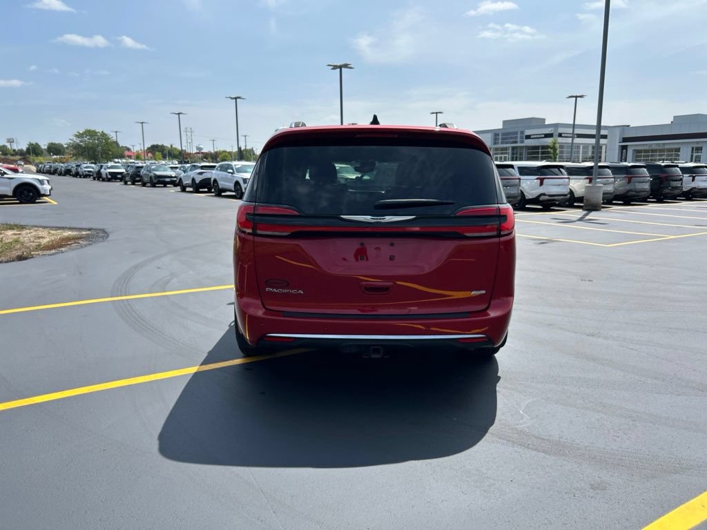 Used 2024 Chrysler Pacifica Pinnacle w/ Trailer Tow Group AWD/4WD image 8