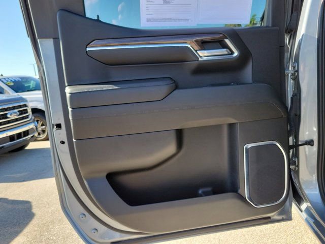Used 2024 Chevrolet Silverado 1500 LT Trail Boss w/ Convenience Package II AWD/4WD image 16