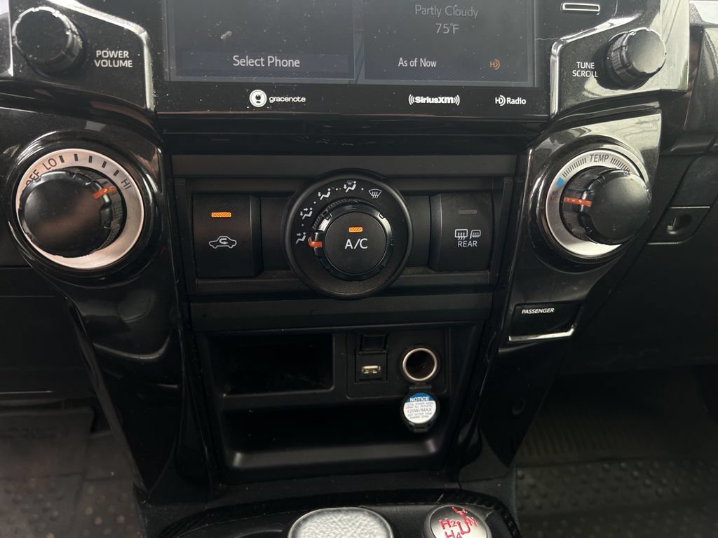 Used 2021 Toyota 4Runner TRD Off-Road Premium w/ Moonroof Package AWD/4WD image 25