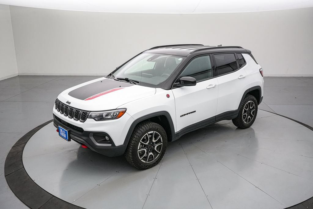 Used 2025 Jeep Compass Trailhawk AWD/4WD image 8