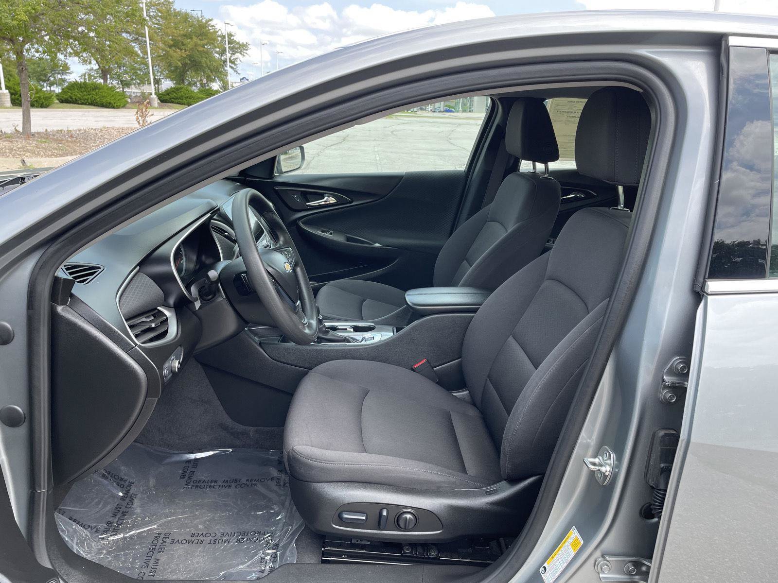 Used 2025 Chevrolet Malibu LT FWD image 17