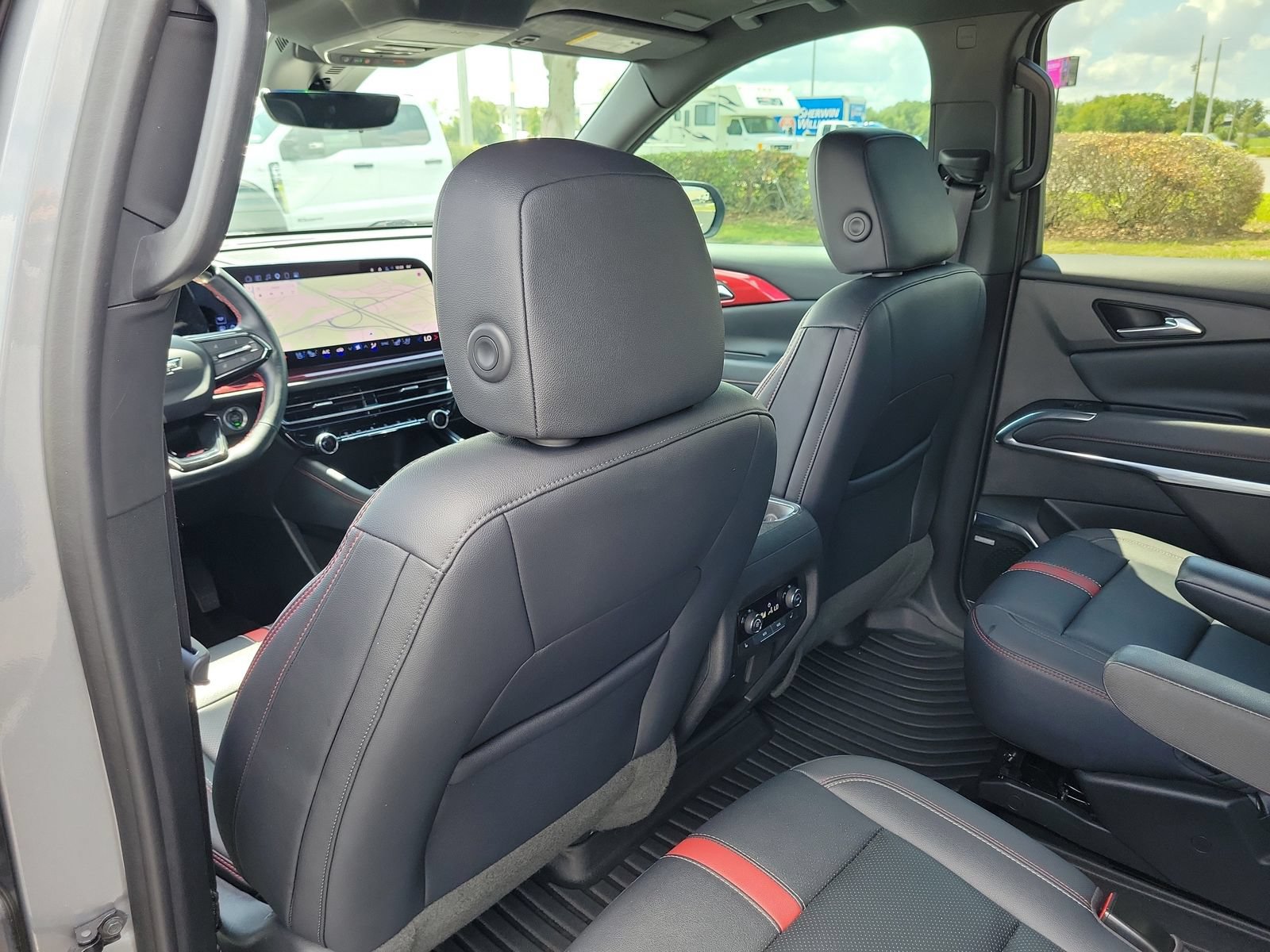 Used 2024 Chevrolet Traverse RS FWD image 11