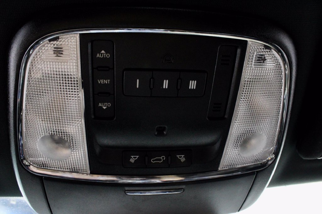 Used 2021 Jeep Grand Cherokee Limited AWD/4WD image 31