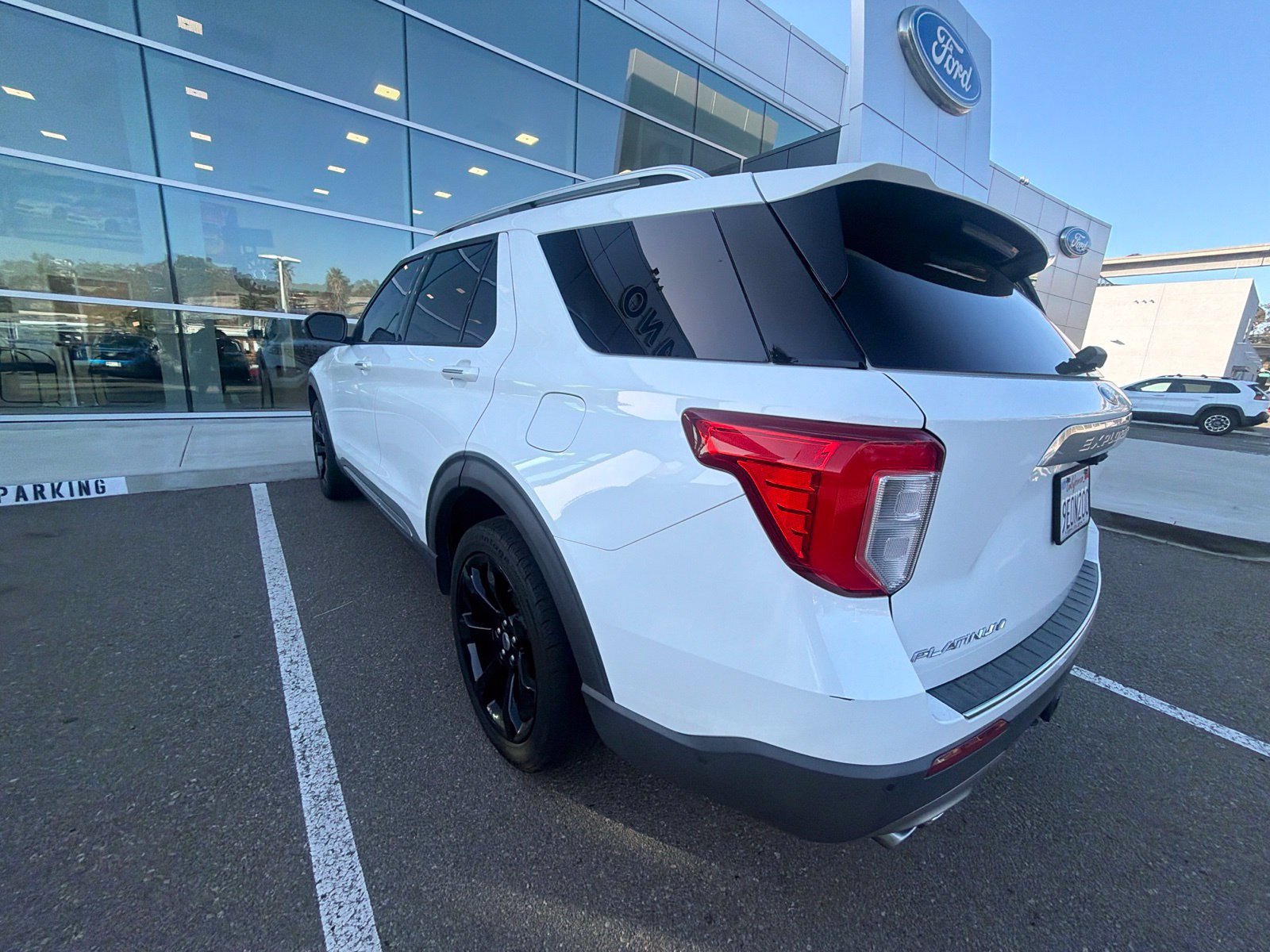 Certified 2020 Ford Explorer Platinum w/ Premium Technology Package AWD/4WD image 9