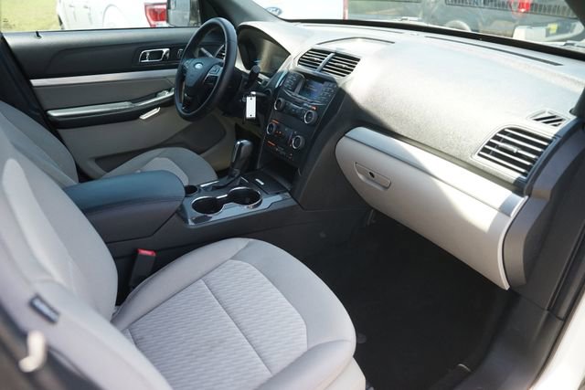 Certified 2018 Ford Explorer FWD image 19