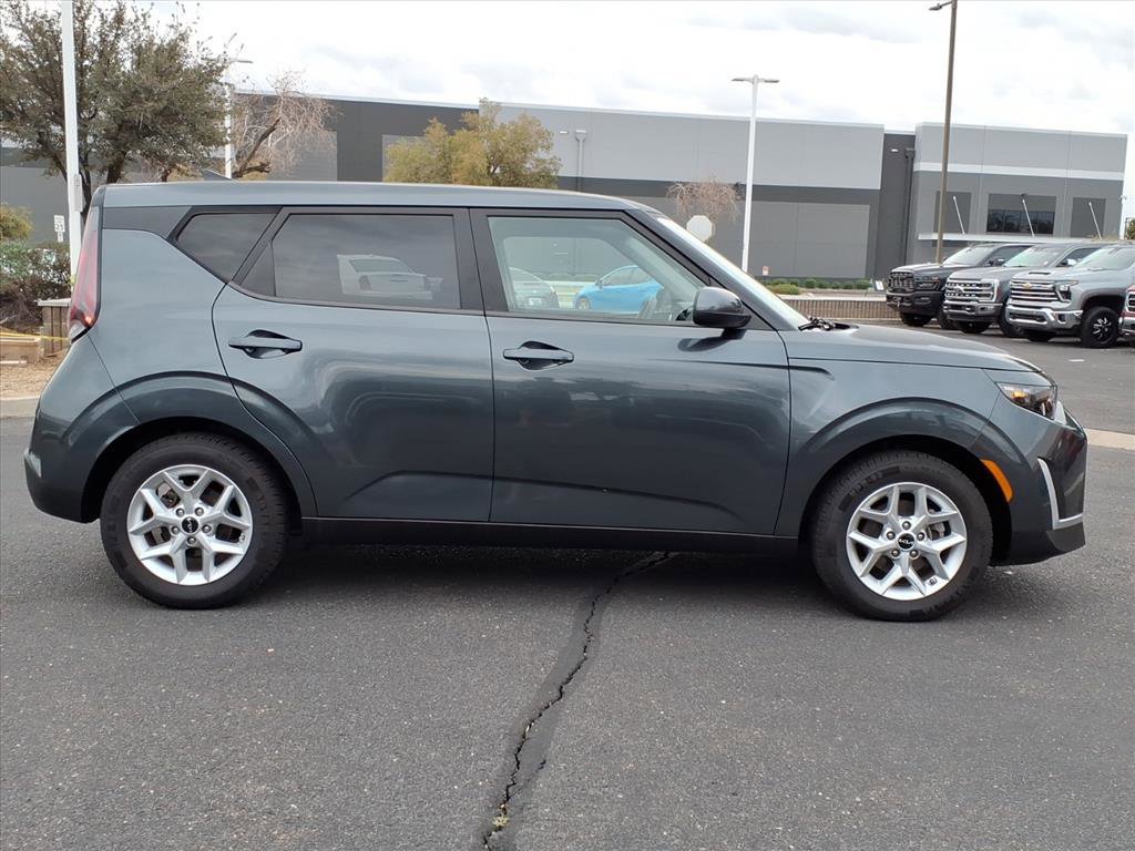 Used 2023 Kia Soul LX w/ LX Technology Package image 2