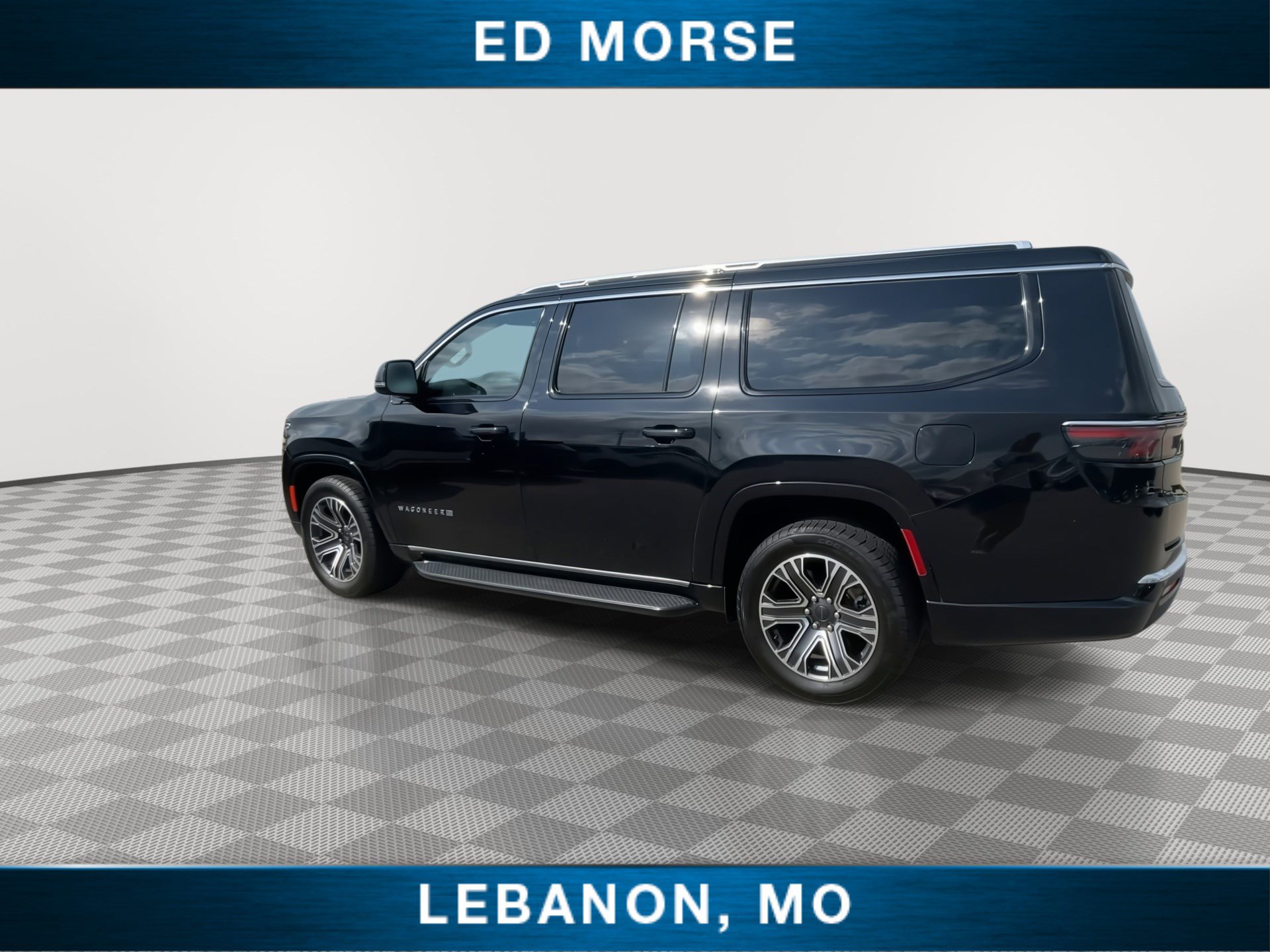 Used 2024 Jeep Wagoneer L Series II AWD/4WD image 5