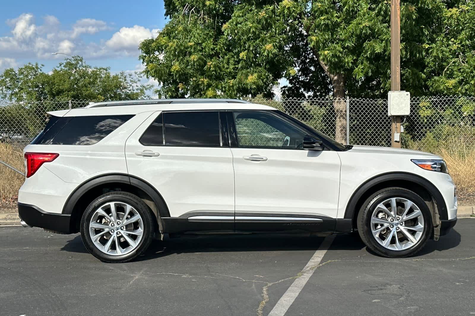 Certified 2021 Ford Explorer Platinum w/ Equipment Group 601A AWD/4WD image 8