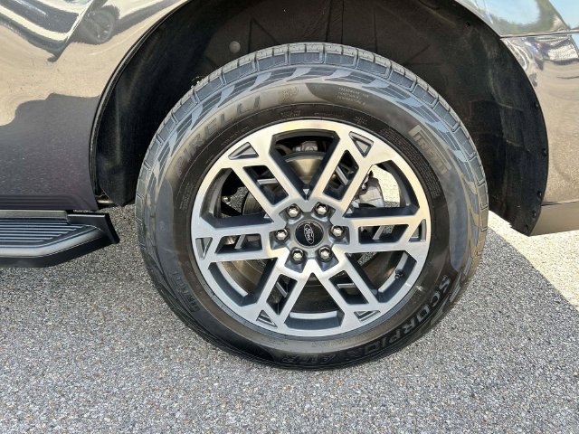 Certified 2025 Ford Expedition Active AWD/4WD image 3
