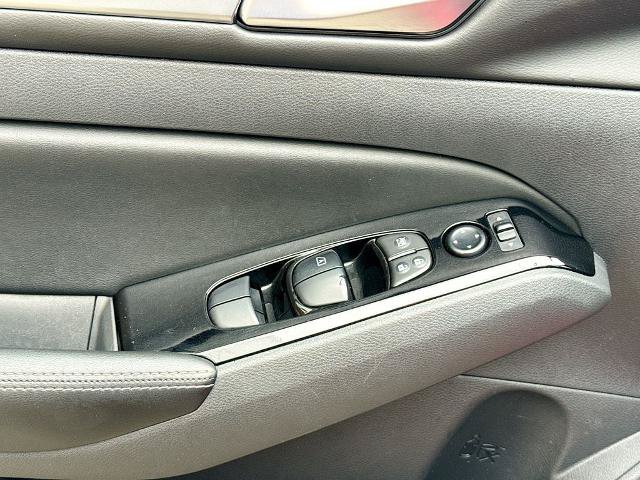 Used 2023 Nissan Altima 2.5 SV AWD/4WD image 15