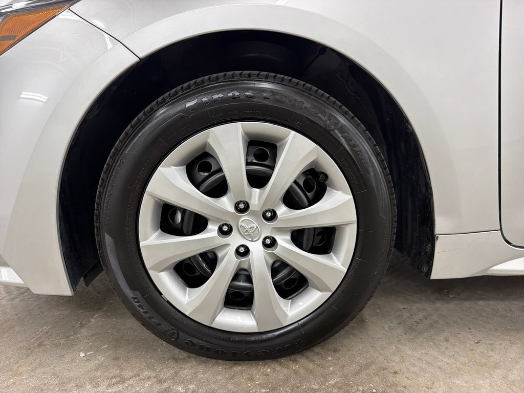 Used 2026 Toyota Corolla LE FWD image 13
