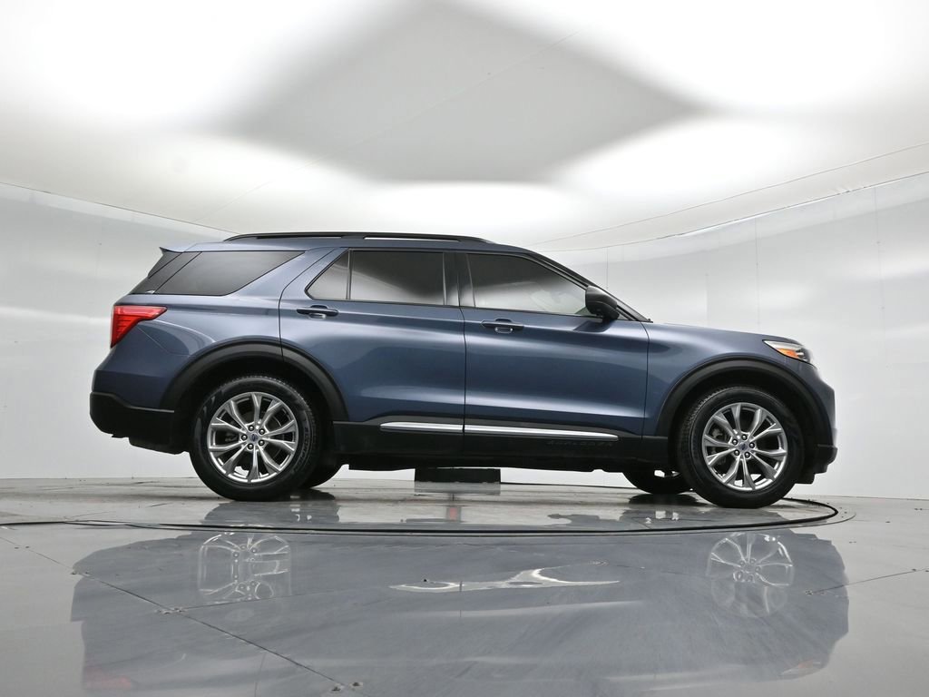 Certified 2021 Ford Explorer XLT w/ Equipment Group 202A image 10