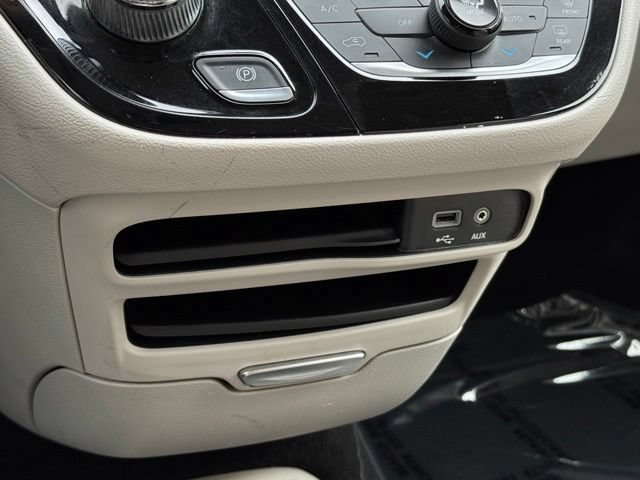 Used 2019 Chrysler Pacifica Touring Plus FWD image 18